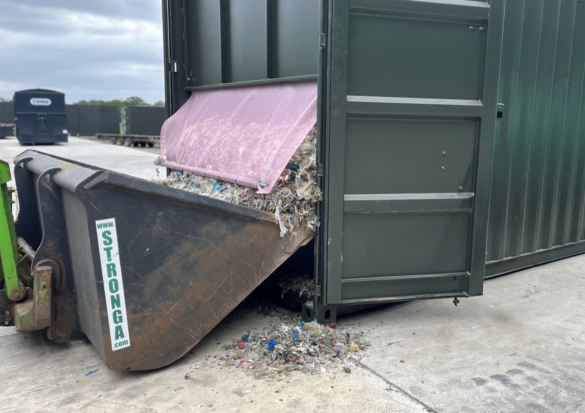 Stronga FlowDrya equipment loading wet de-packaged shredded plastic waste for drying
